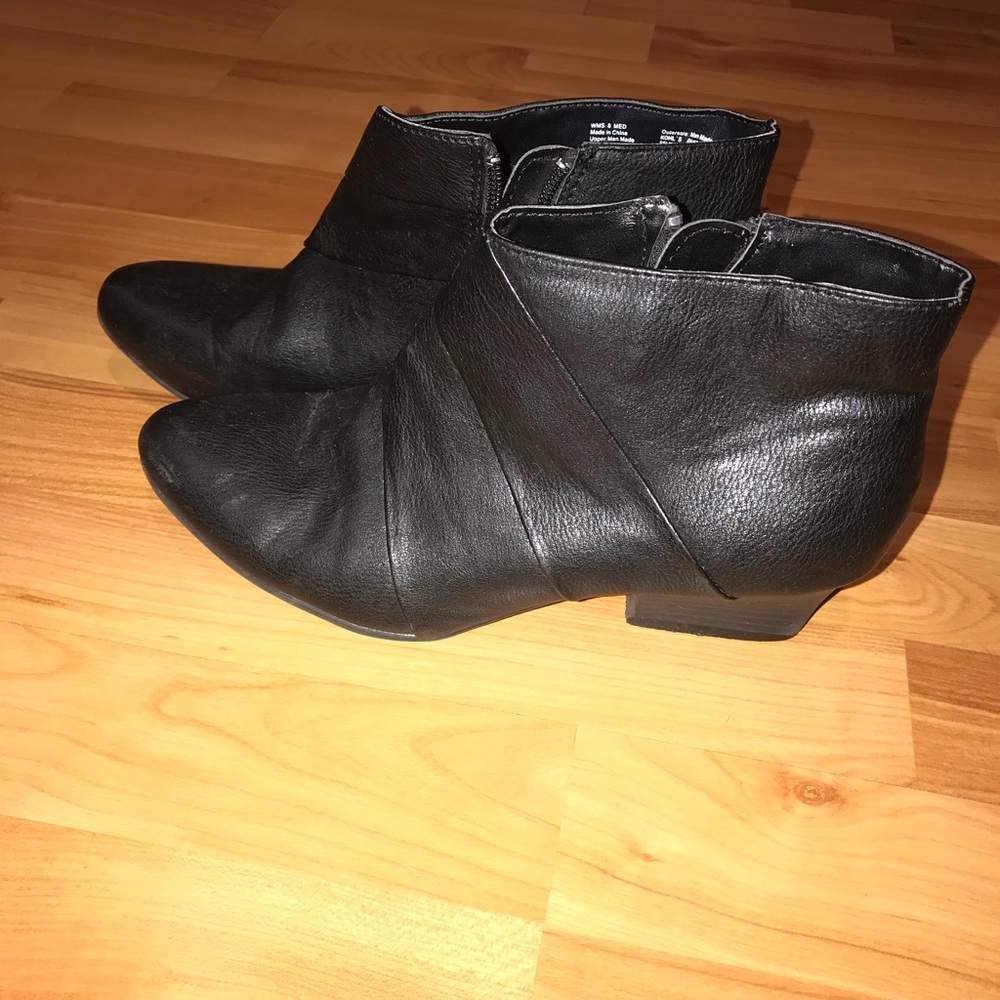 Ankle kitten heel booties